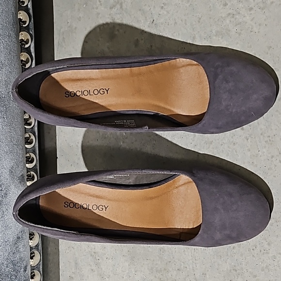 Grey Glitter Block Heels Pumps - Picture 2 of 7